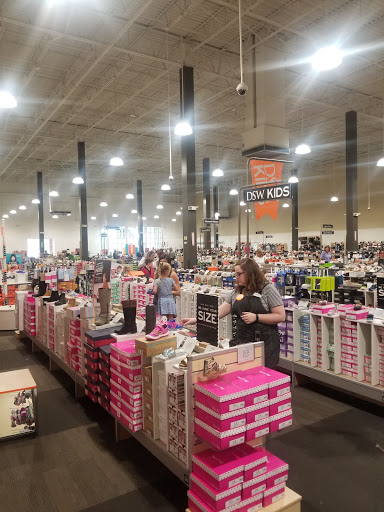 Shoe Store «DSW Designer Shoe Warehouse», reviews and photos, 1300 Huguenot Rd, Midlothian, VA 23113, USA