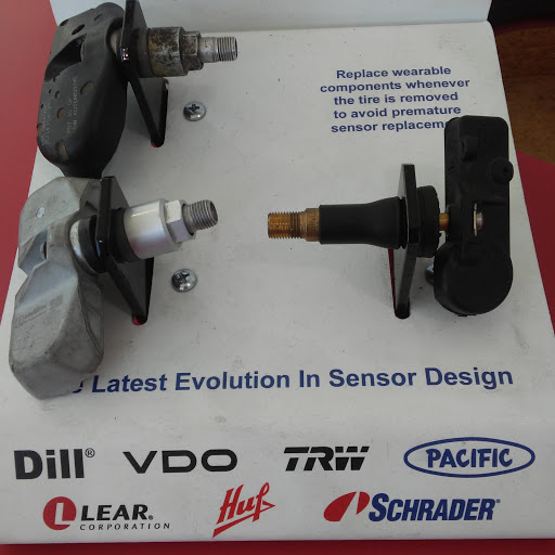 Tire Shop «Discount Tire Store - Irving, TX», reviews and photos, 3516 W Airport Fwy, Irving, TX 75062, USA