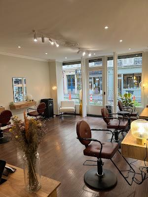 Joli artisan coiffeur à Paris