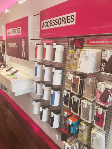 Cell Phone Store «T-Mobile», reviews and photos, 62 Sunrise Hwy, Lindenhurst, NY 11757, USA