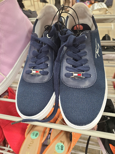 Clothing Store «Burlington Coat Factory», reviews and photos, 510 Howe Ave, Cuyahoga Falls, OH 44221, USA