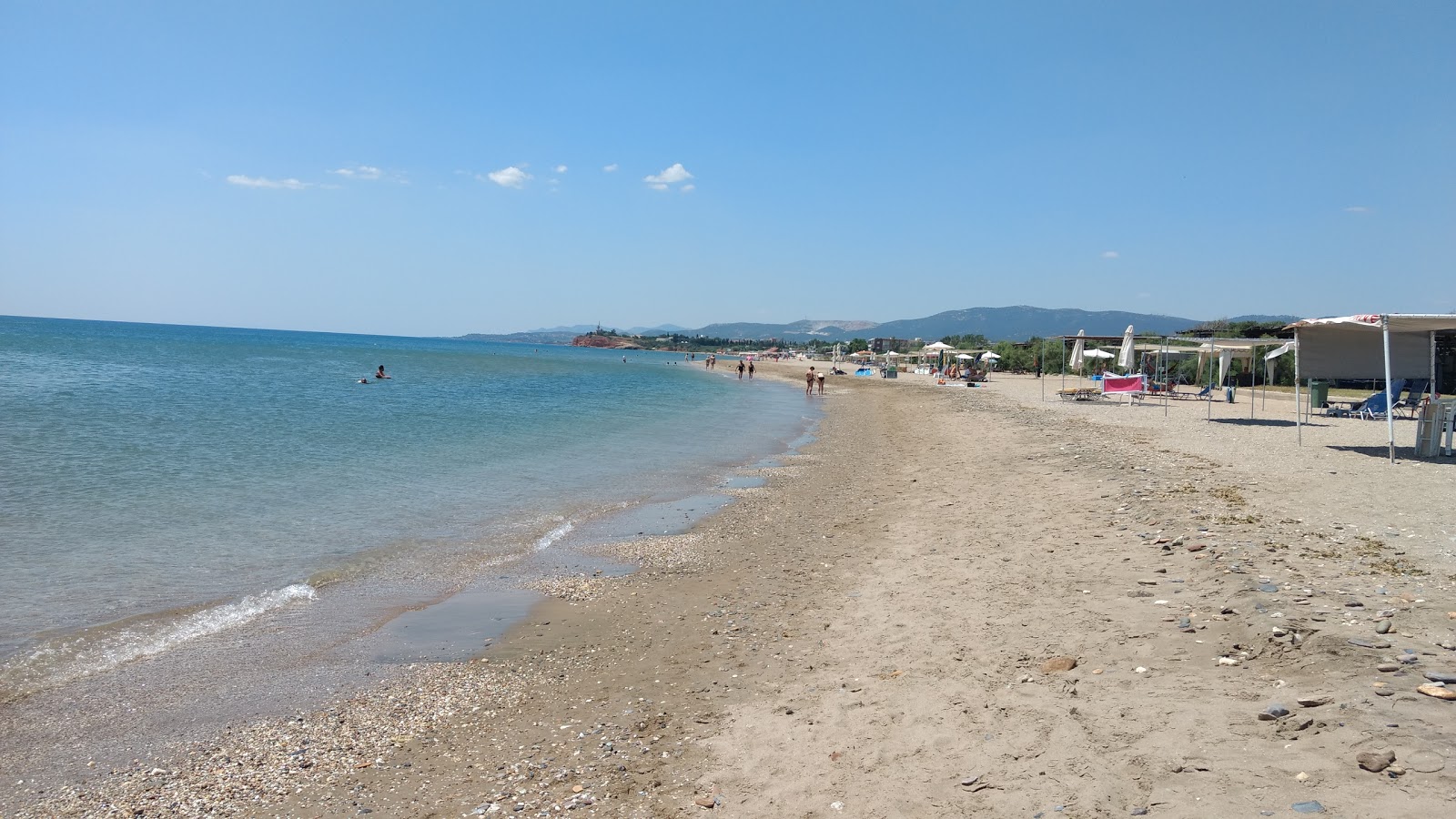 Alexandroupolis beach的照片 带有轻质沙和卵石表面