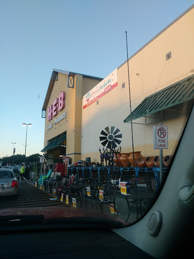 Grocery Store «H-E-B Grocery», reviews and photos, 1301 Wooded Acres Dr, Waco, TX 76710, USA