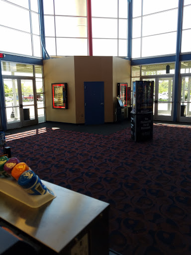 Movie Theater «Regal Cinemas Hollywood 10 - St. Joseph», reviews and photos, 5405 N Belt Hwy, St Joseph, MO 64506, USA