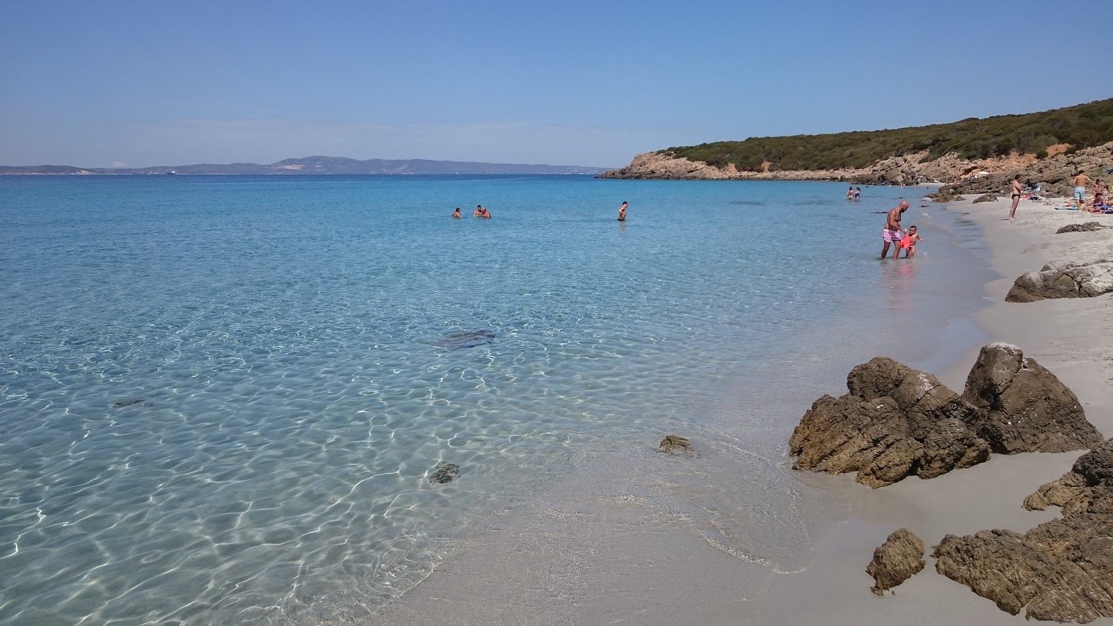 Spiaggia di Porto Su Trigu'in fotoğrafı küçük koy ile birlikte