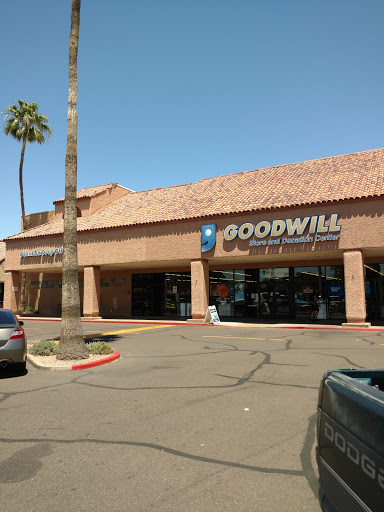 Thrift Store «McClintock & Southern Goodwill Retail Store & Donation Center», reviews and photos, 1546 E Southern Ave, Tempe, AZ 85282, USA