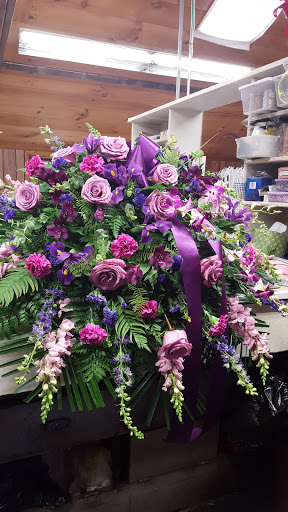 Florist «Foti Flowers At Yuess Gardens», reviews and photos, 406 3rd St, Newburgh, NY 12550, USA