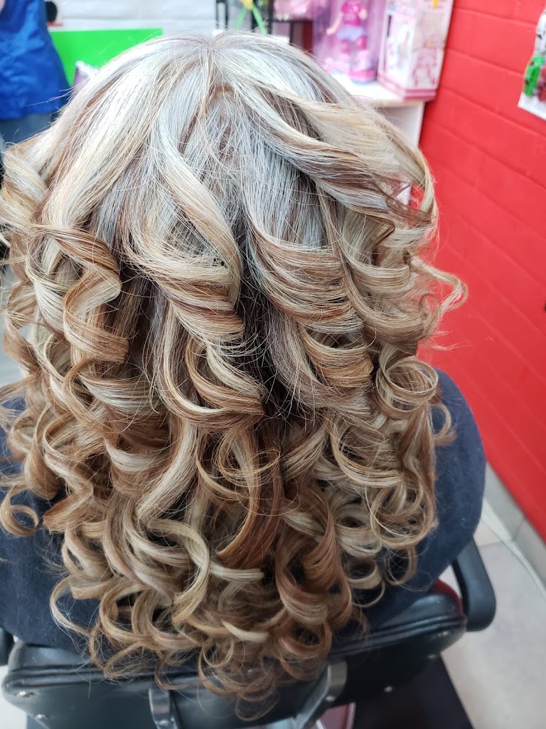 D' Casas Barber And Beauty Salon 85031