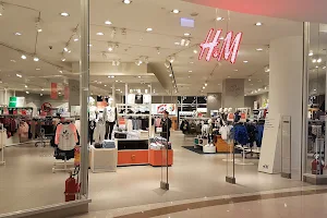 H&M image