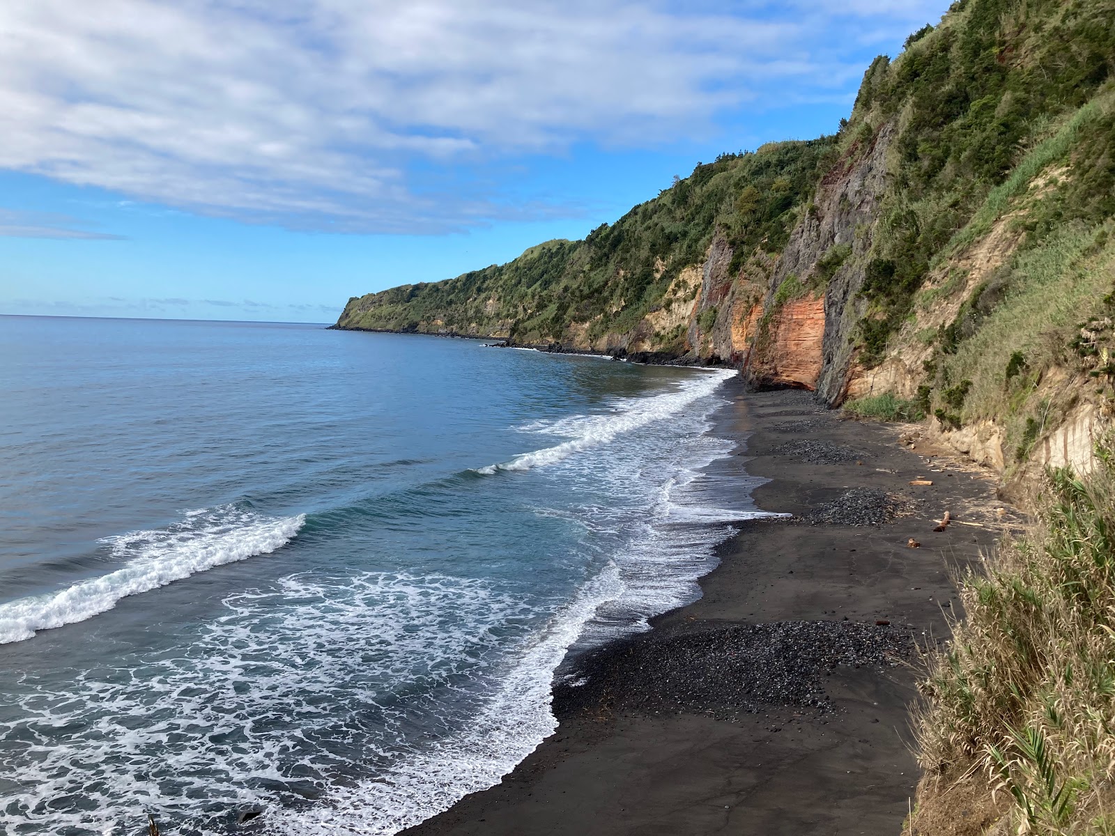 Fotografie cu Praia da Amora cu o suprafață de apa pură turcoaz