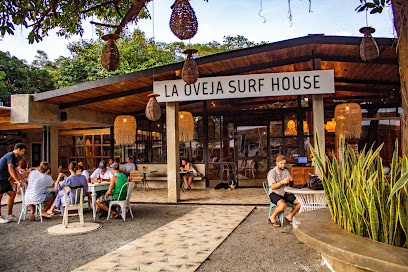 La Oveja Surf House - 100 meters west of Banco Nacional, Provincia de Guanacaste, Tamarindo, Costa Rica