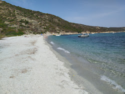 Zdjęcie Plage de Fiume Bughju otoczony górami