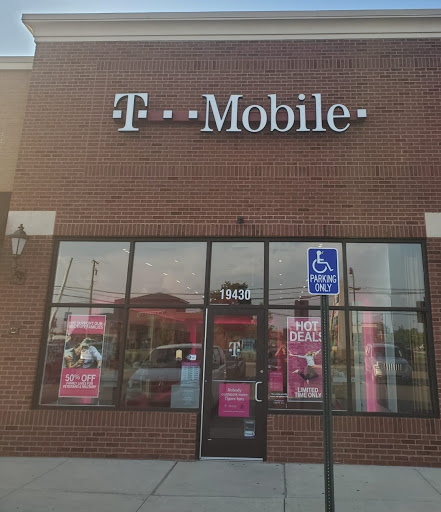 Cell Phone Store «T-Mobile», reviews and photos, 19430 West Rd, Woodhaven, MI 48183, USA