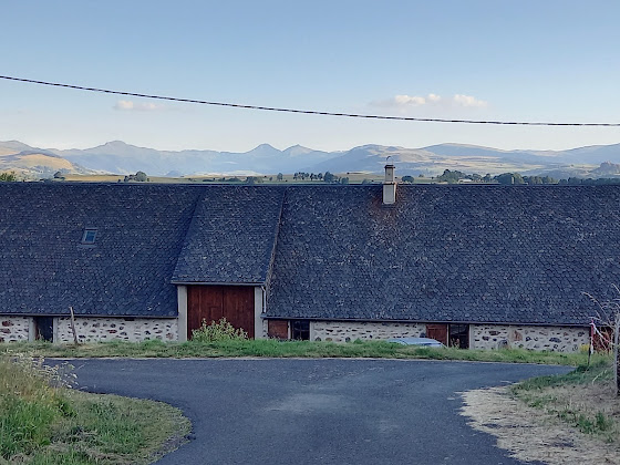 Extérieur Hébergement Gîtes du Chênelong 15400 Marchastel