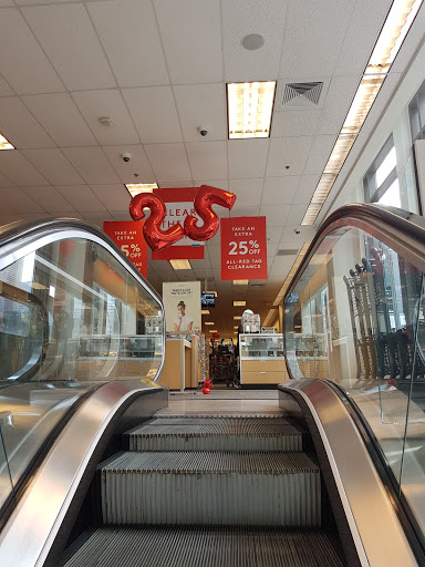 Department Store «Nordstrom Rack Chicago Avenue», reviews and photos, 101 E Chicago Ave, Chicago, IL 60611, USA
