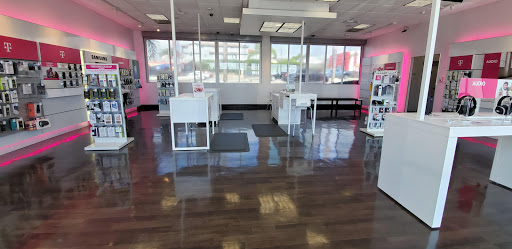 Cell Phone Store «T-Mobile», reviews and photos, 422 S Gaffey St, San Pedro, CA 90731, USA