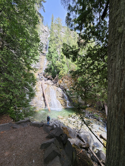 Rainbow Falls Trailhead