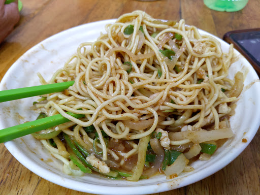 四川牛肉麵 鍋貼 臭豆腐 的照片