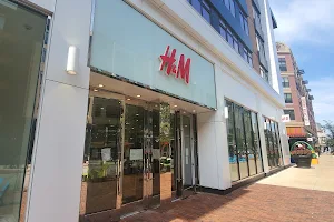 H&M image