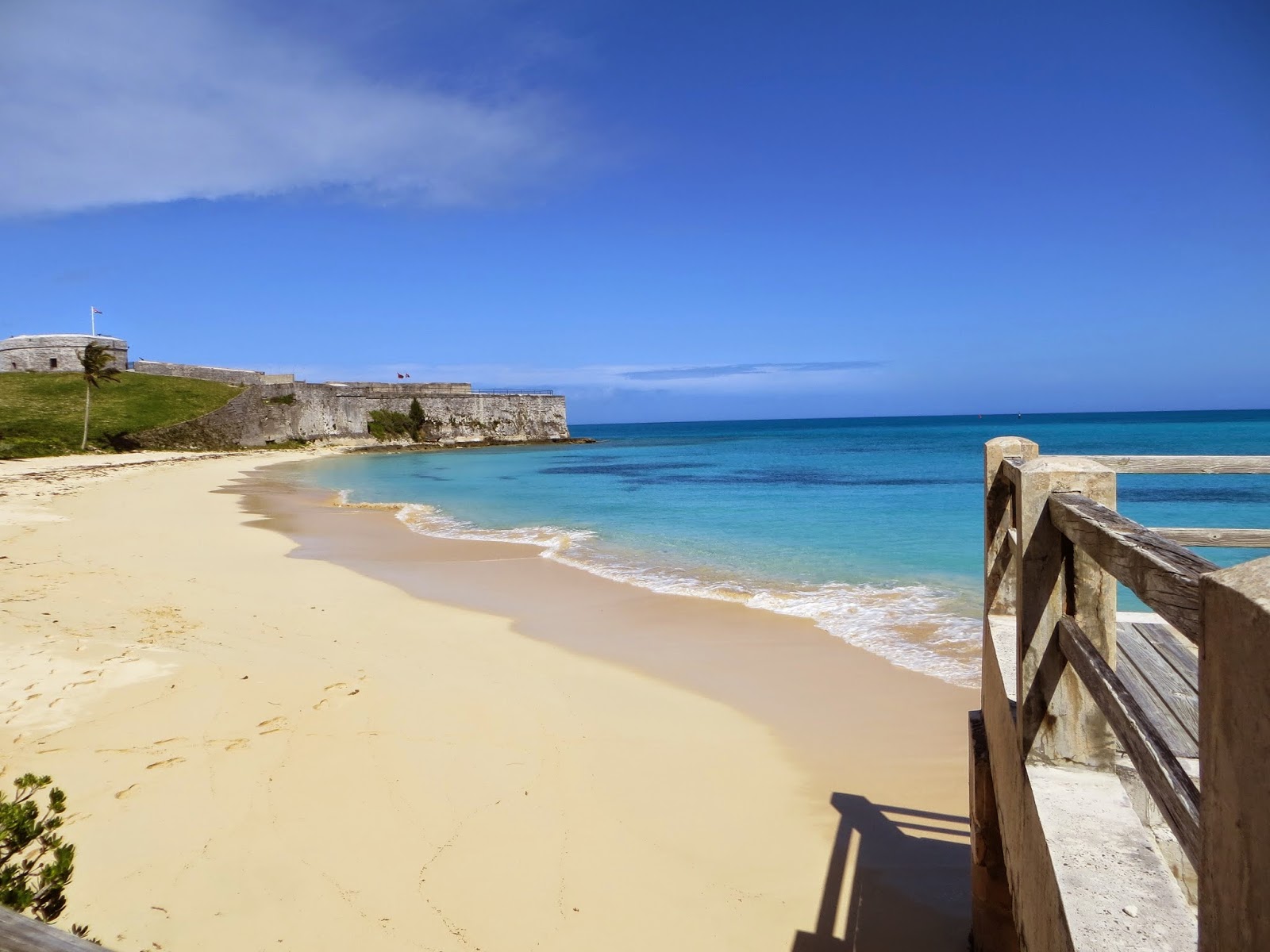 Foto de St Catherine's Beach - lugar popular entre os apreciadores de relaxamento