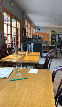 Atmosphère du Restaurant La Cantine de l'hypodrome à Cagnes-sur-Mer - n°1