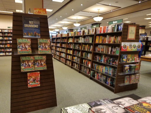 Book Store «Barnes & Noble», reviews and photos, 720 Hawthorne Center, Vernon Hills, IL 60061, USA
