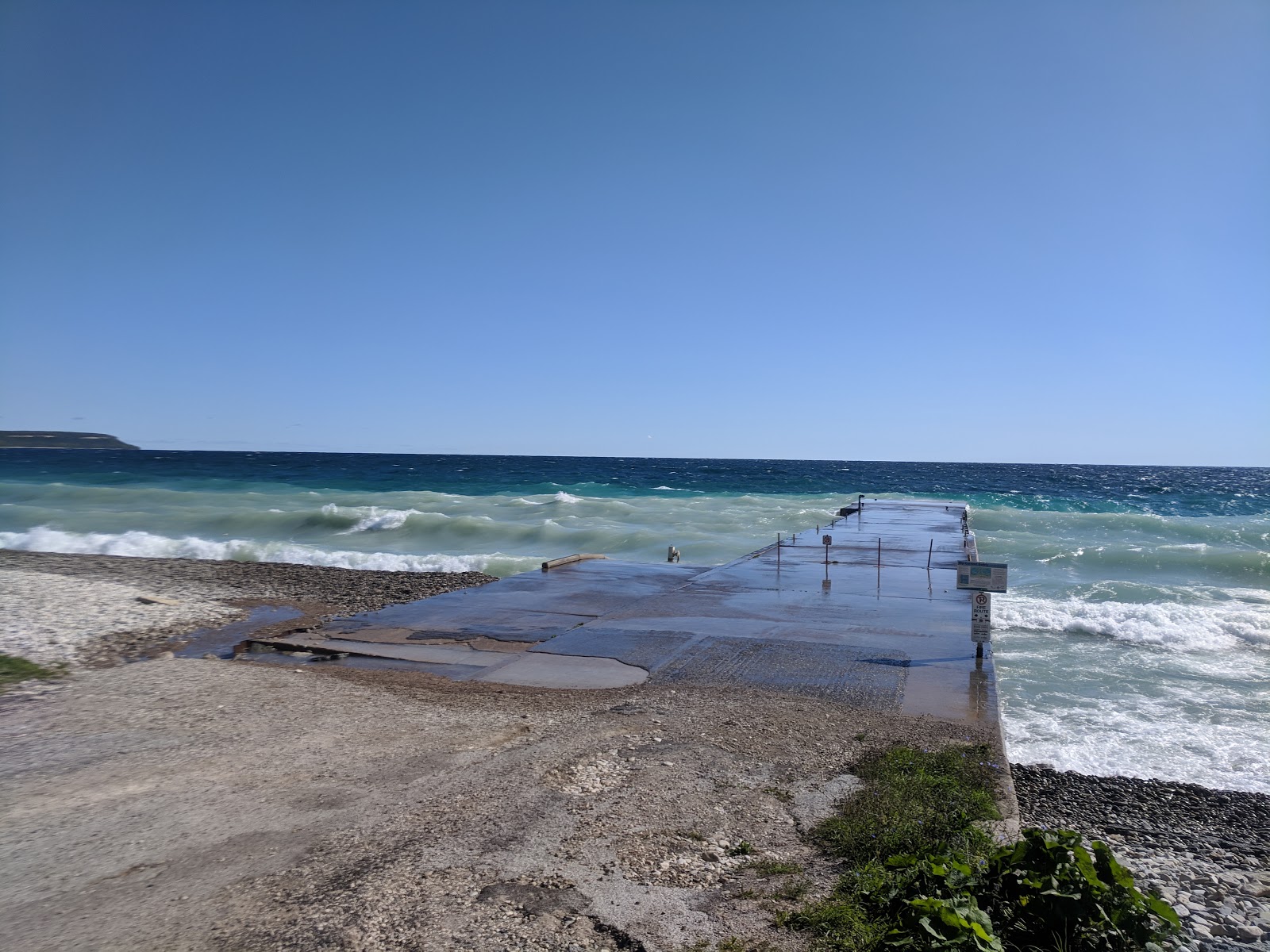 Foto av Dyers Bay Boat Launch med turkos rent vatten yta