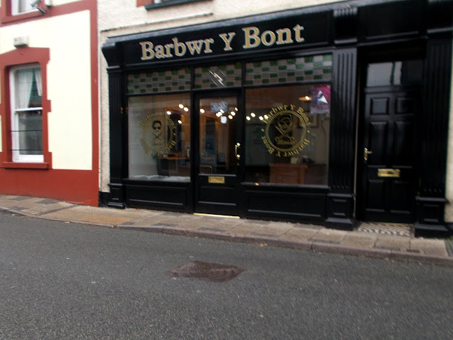 Reviews of Barbwr Y Bont in Wrexham - Barber shop
