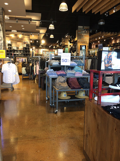Clothing Store «Tillys», reviews and photos, 343 N Alafaya Trail, Orlando, FL 32828, USA