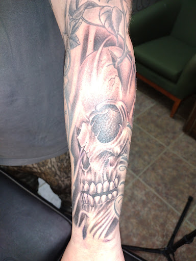 Explore gap filler tattoo background shading ideas, creative tattoo ideas in Searcy, available at Eternal Art Tattoo Studio lc