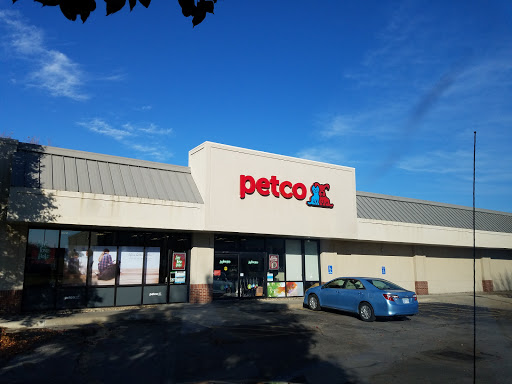Pet Supply Store «Petco Animal Supplies», reviews and photos, 3115 Iowa St, Lawrence, KS 66046, USA