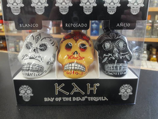 Liquor Store «Exotic Warehouse Wines & Liquors», reviews and photos, 111 W Hoffman Ave, Lindenhurst, NY 11757, USA