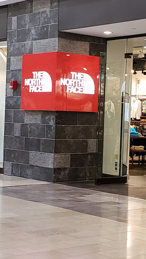 Clothing Store «The North Face», reviews and photos, 1 Garden State Plaza Blvd, Paramus, NJ 07652, USA
