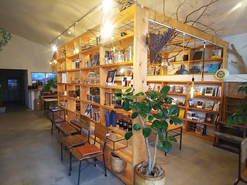 garage TOYOHASHI - Living with plants
