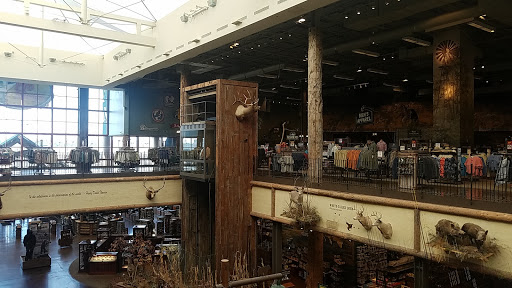 Sporting Goods Store «Bass Pro Shops», reviews and photos, 951 E Lewis and Clark Pkwy, Clarksville, IN 47129, USA