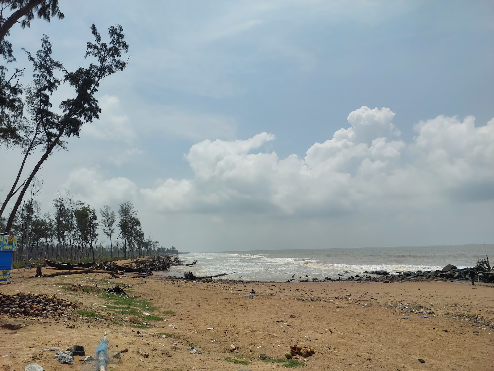 Foto de Tajpur Beach com meios de comunicação nível de limpeza