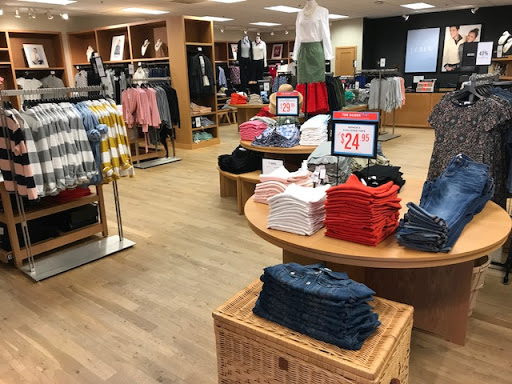 Clothing Store «J.Crew Factory», reviews and photos, 241 Fort Evans Rd NE #473, Leesburg, VA 20176, USA