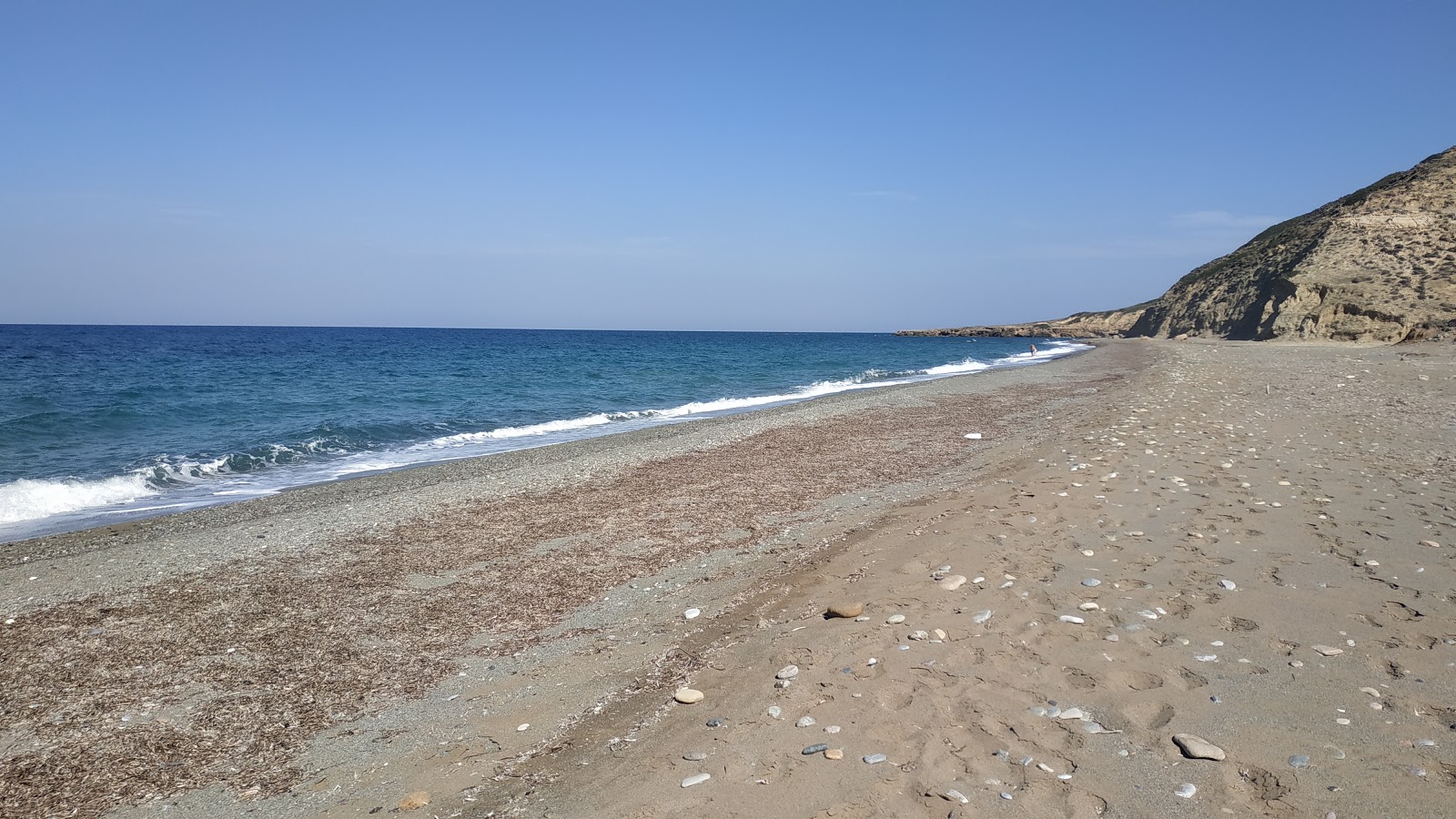 Foto von Paralia Kareflou mit grauer sand & kiesel Oberfläche