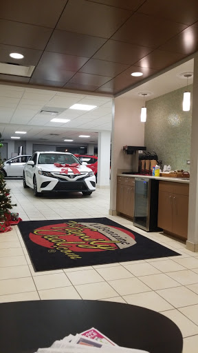Car Dealer «LaFontaine Toyota», reviews and photos, 2027 S Telegraph Rd, Dearborn, MI 48124, USA