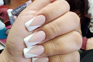 Le Nails & Spa image