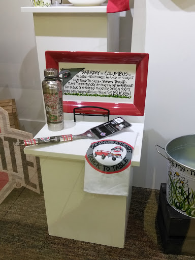 Shopping Mall «Shops On Lane Avenue», reviews and photos, 1675 W Lane Ave, Upper Arlington, OH 43221, USA