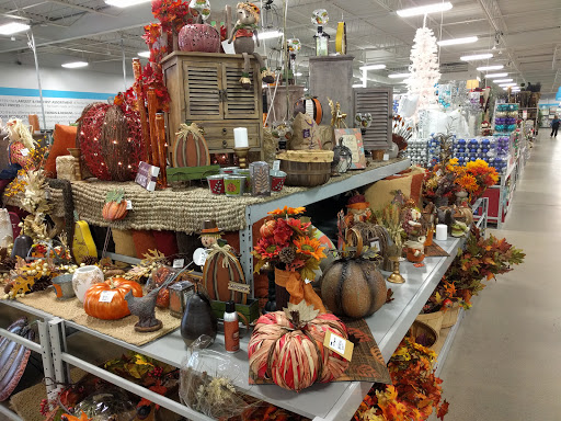 Home Goods Store «At Home», reviews and photos, 4620 Stadium Dr, Kalamazoo, MI 49008, USA