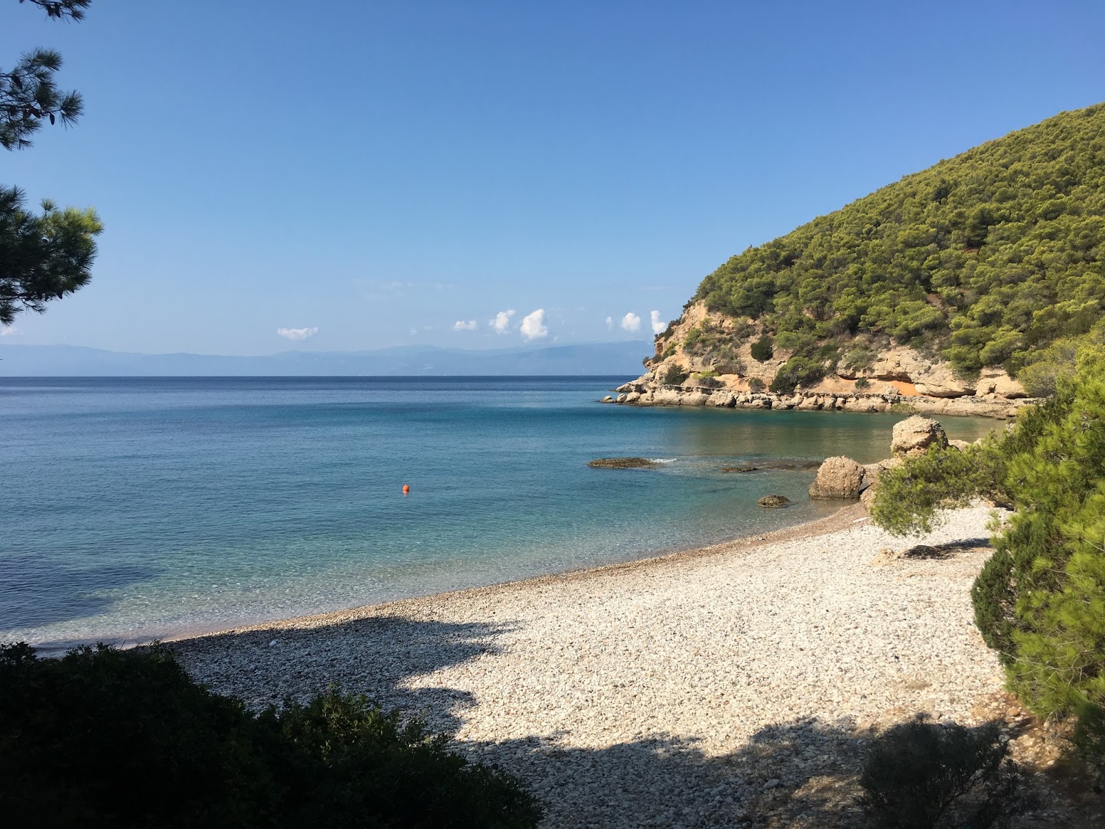 Spiaggia Kranidi的照片 带有轻质沙和卵石表面