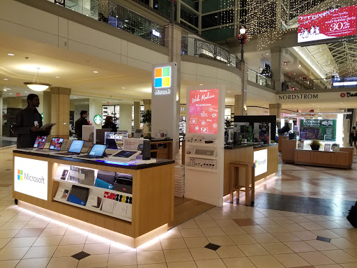 Microsoft Store - Mayfair, 2500 N Mayfair Rd, Wauwatosa, WI 53226, USA, 