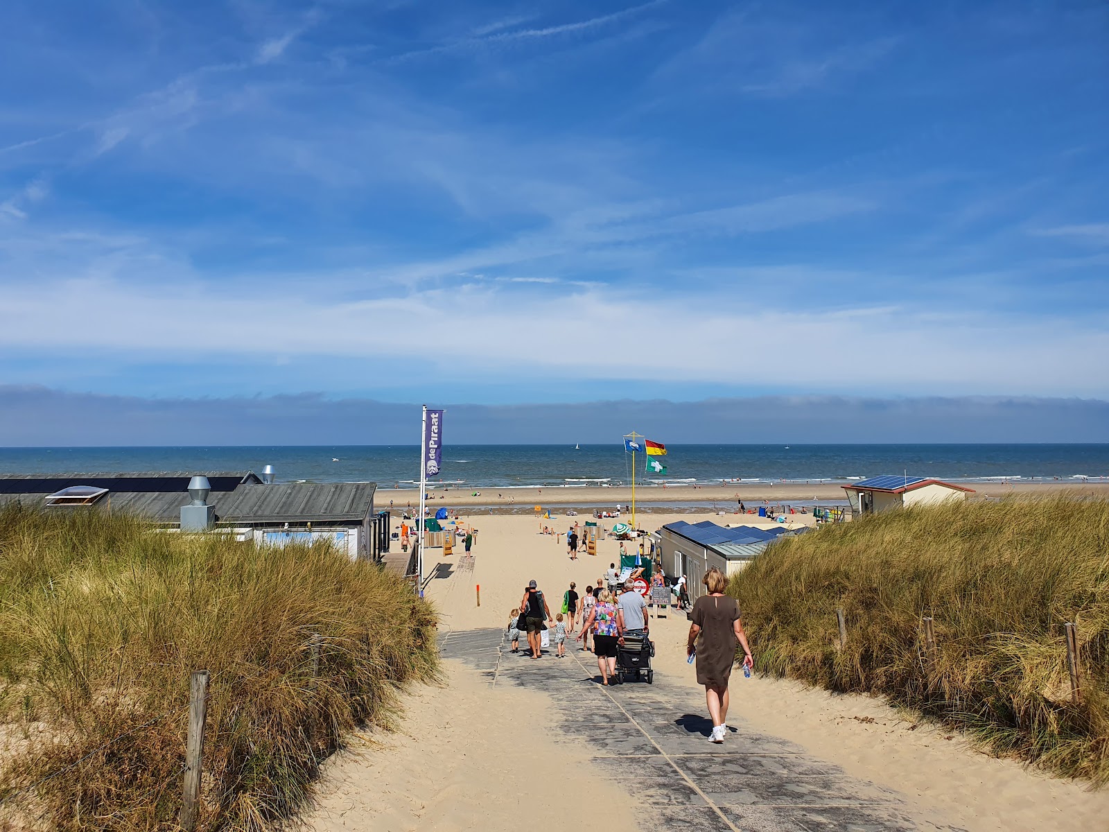 Foto van Oostkapelle Strand met hoog niveau van netheid