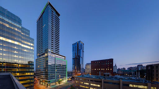 Holiday Inn & Suites Montreal Centre-Ville Ouest, an IHG Hotel