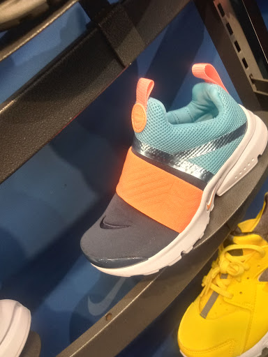 Shopping Mall «New Landing Mall», reviews and photos, Troost Ave & E Meyer Blvd, Kansas City, MO 64131, USA