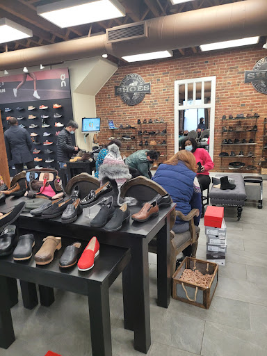Shoe Store «Comfort One Shoes», reviews and photos, 201 King St, Alexandria, VA 22314, USA