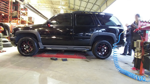 Tire Shop «Discount Tire», reviews and photos, 12410 S Meridian, Puyallup, WA 98373, USA