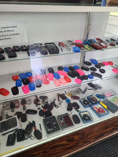 Window Tinting Service «Covington Highway Locksmith & Remotes», reviews and photos, 4971 Covington Hwy, Decatur, GA 30035, USA